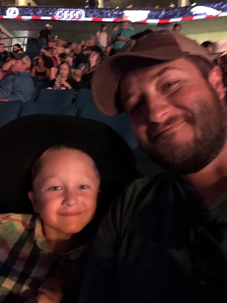 Notonemoreword's tweet photo. Ashers first concert. #AlanJackson #BOKcenter #merica https://t.co/gtZ216Drd3