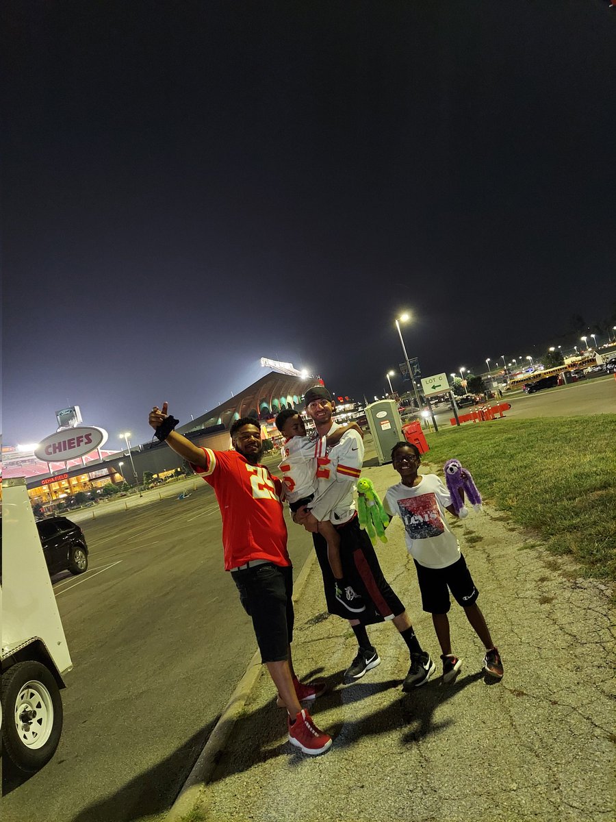 tstucky1's tweet photo. Great night Chiefs win https://t.co/INIUMIj92Z
