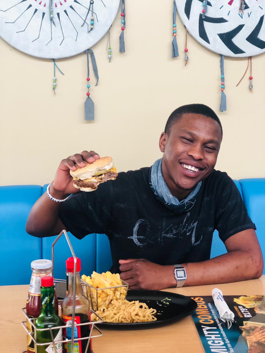 So today I helped myself to @SpurRestaurant lekker beef Cheese Burger Monday special for only R65,00… 😋😋

They also have it in Chicken, Rib or Soya. You should try it out and feed your cravings!! 

#SpurCheeseBurgerMondays #SpurSteakRanches #Ad