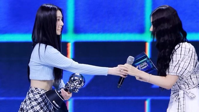 E92BTOAVQAIKeF5?format=jpg&name=small