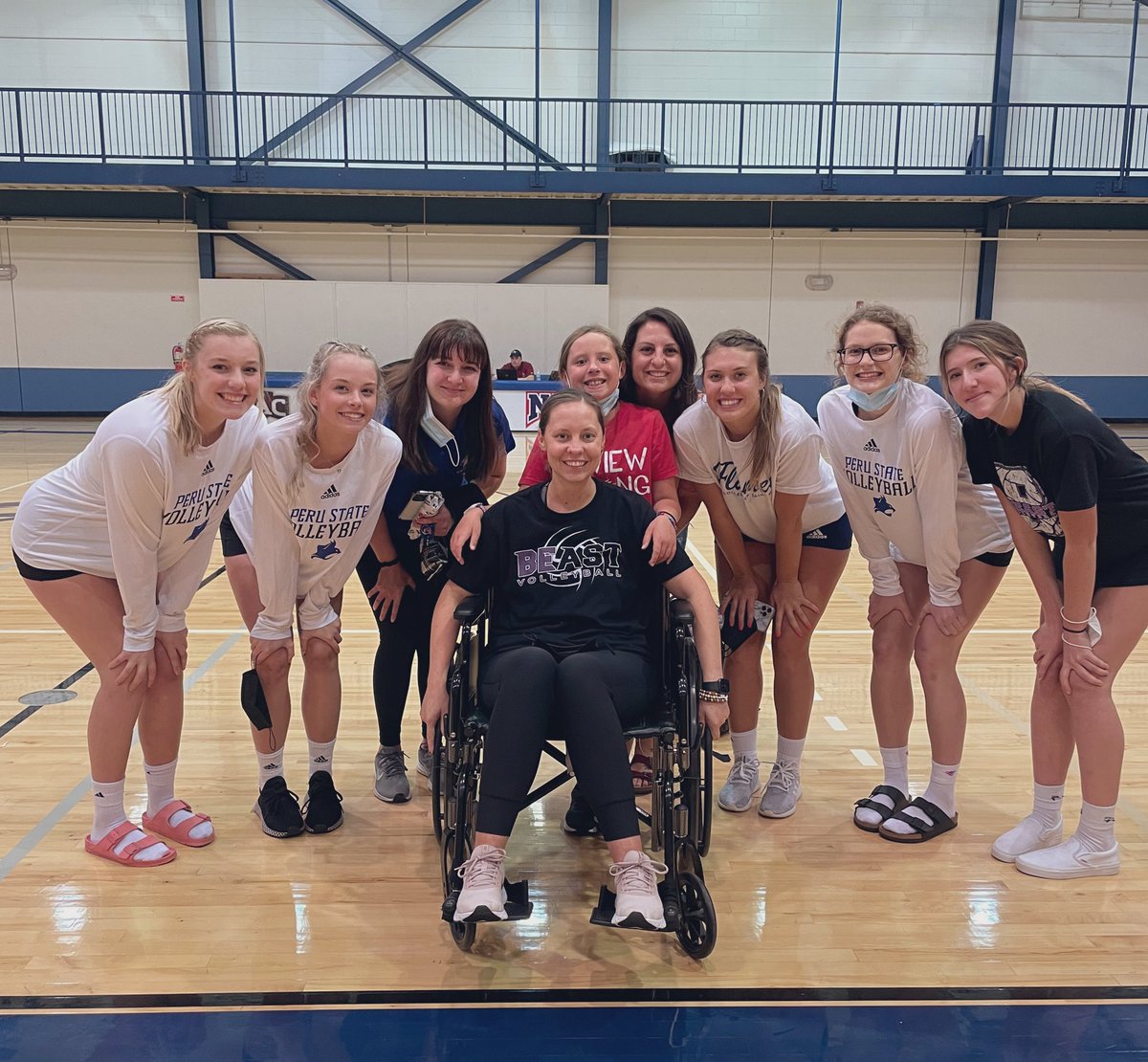 BEASTVB's tweet photo. Check out all those BEAST Volleyball Alumni at the CSM and Peru State Match!!😍

Class of 2018-Arianna Waschkowski
Class of 2020- Nicole Binder, Keiley Hein
Class of 2021- Kylee Fischer, Katie Mendick

So incredibly proud of you ladies!💜
#OnceAChieftainALWAYSAChieftain
#BEASTFam https://t.co/9khLnsEcJT