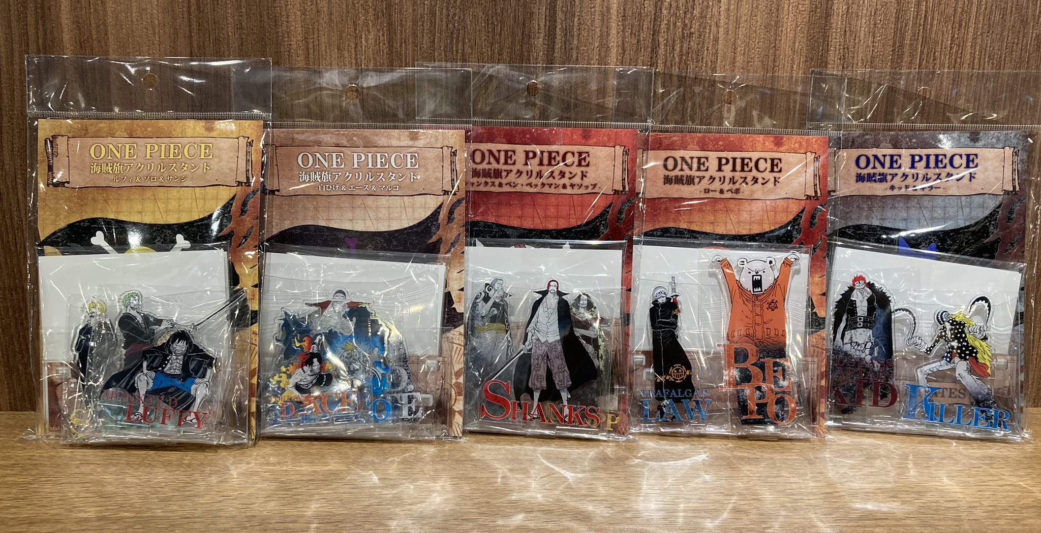 One Piece 麦わらストア熊本店 新商品 原画商品 One Piece 海賊旗アクリルスタンド Ba3 ルフィ ゾロ サンジ 白ひげ エース マルコ シャンクス ベン ベックマン ヤソップ ロー ベポ キッド キラー 各2 0円 税込 好評発売中 麦わら