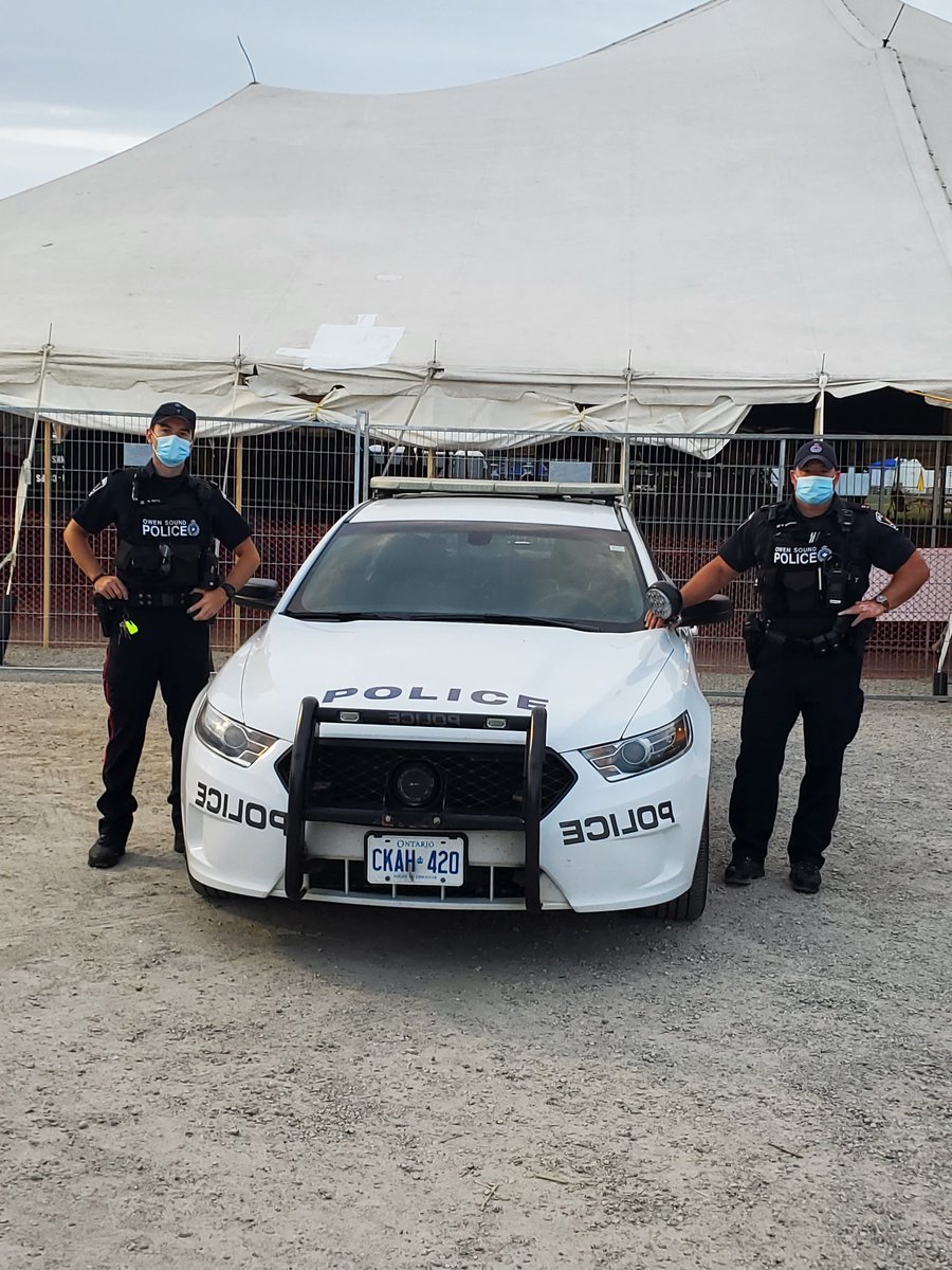 OwenSoundPolice's tweet photo. Remember to plan for a safe ride home if you are enjoying time at the tent this weekend. We would rather you not end up in our car at the end of the night. #EnjoyTheDerby #ArriveHomeSafe @ChiefAmbroseOSP @JFluneyOSPS @Insp_DBishop @OSPApres https://t.co/hxktWwHU0R