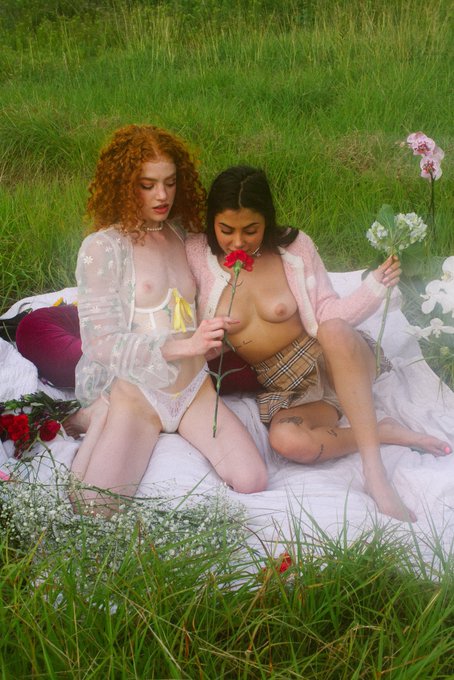 Wake up and smell the roses 🌹 https://t.co/PBPaHXvTg5