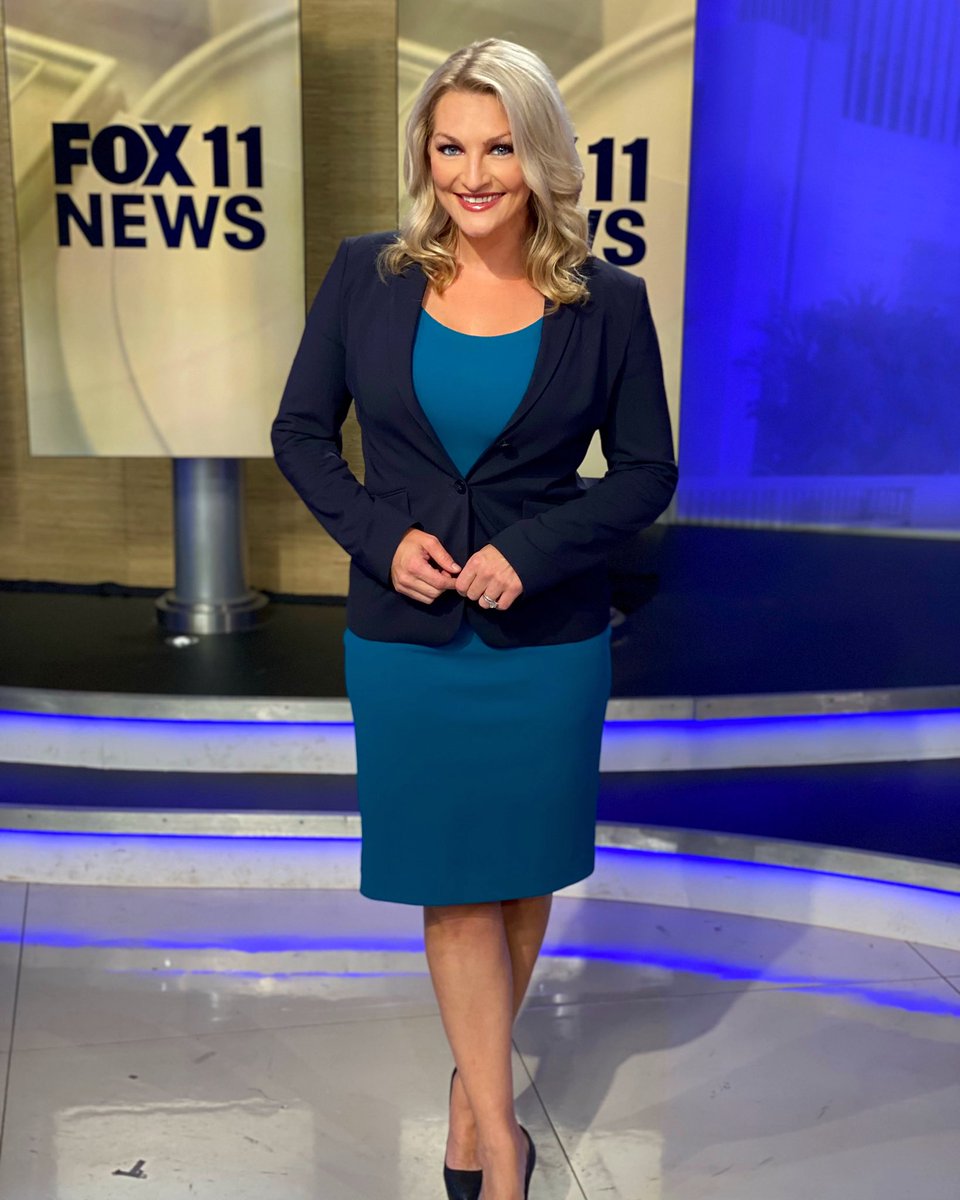 So surreal - this was my FIRST time in the newsroom/studio since I joined the @foxla team more than a year ago! I finally got to put faces to the voices of some colleagues I’ve been working with remotely all this time! 🎉