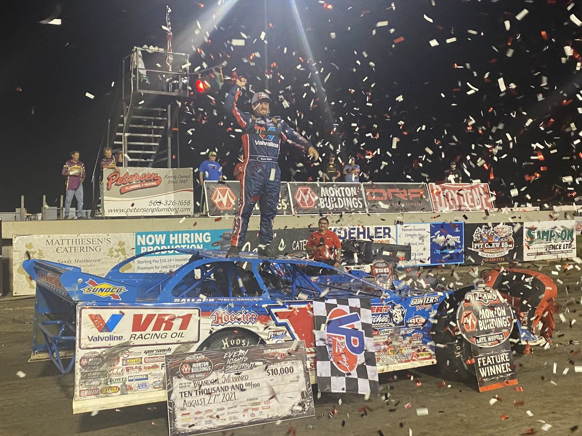 Rocket1_Racing's tweet photo. B-Shepp parked the @Valvoline #SeubertCalfRanches Rocket Chassis #XR1 in victory lane tonight after winning the @WoOLateModels feature at Davenport Speedway!! 🚀🚀🏁🏁 https://t.co/KA484fDaTs