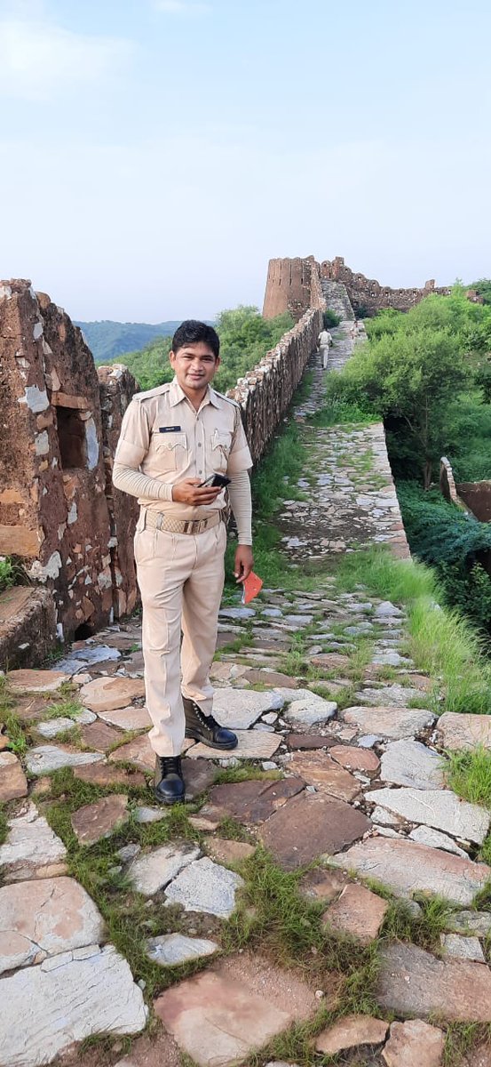 तूफानों से जो लड़ जाए वो वीर हूं मैं,
हर मुश्किल को जो चीर जाए वो तीर हूं मैं।
राज पुलिस कांस्टेबल ग्रेड पे 3600
डीपीसी से टाइम स्केल पदोन्नति
#RP_GP3600DPC
पुलिस चुप कब तक रहे
<a href="/RajCMO/">CMO Rajasthan</a> <a href="/zeerajasthan_/">ZEE Rajasthan</a> <a href="/DainikBhaskar/">Dainik Bhaskar</a>