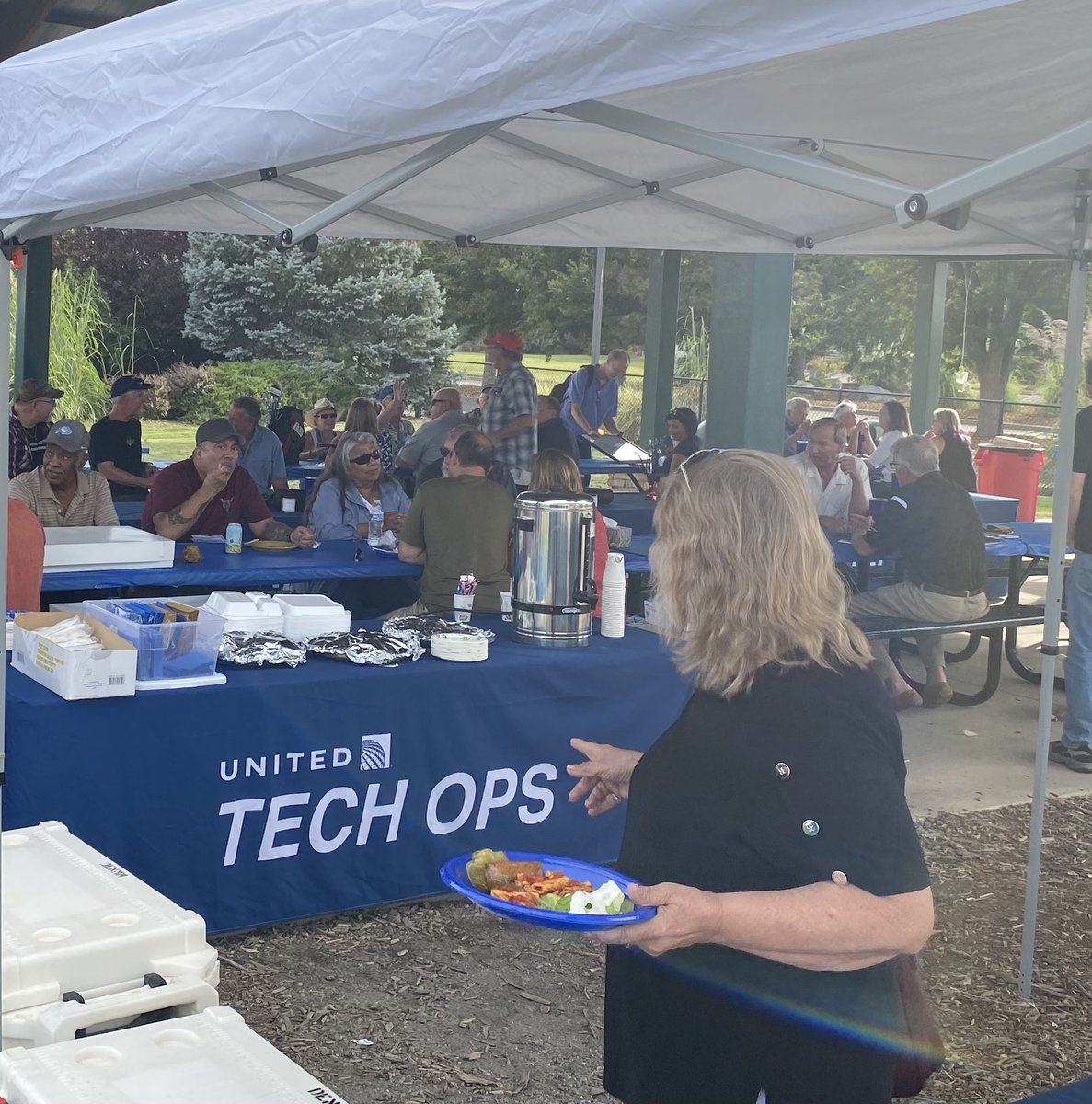 TerenzioMario's tweet photo. Hey United! DENMM Retirement Event! Great coworkers Great Friends Great Food! Great Memories! @JRoo1421 @weareunited @TDox_UAL @RodneyLuetzen #beingunited #dentechops #friends #family https://t.co/r8Iy6GymSV