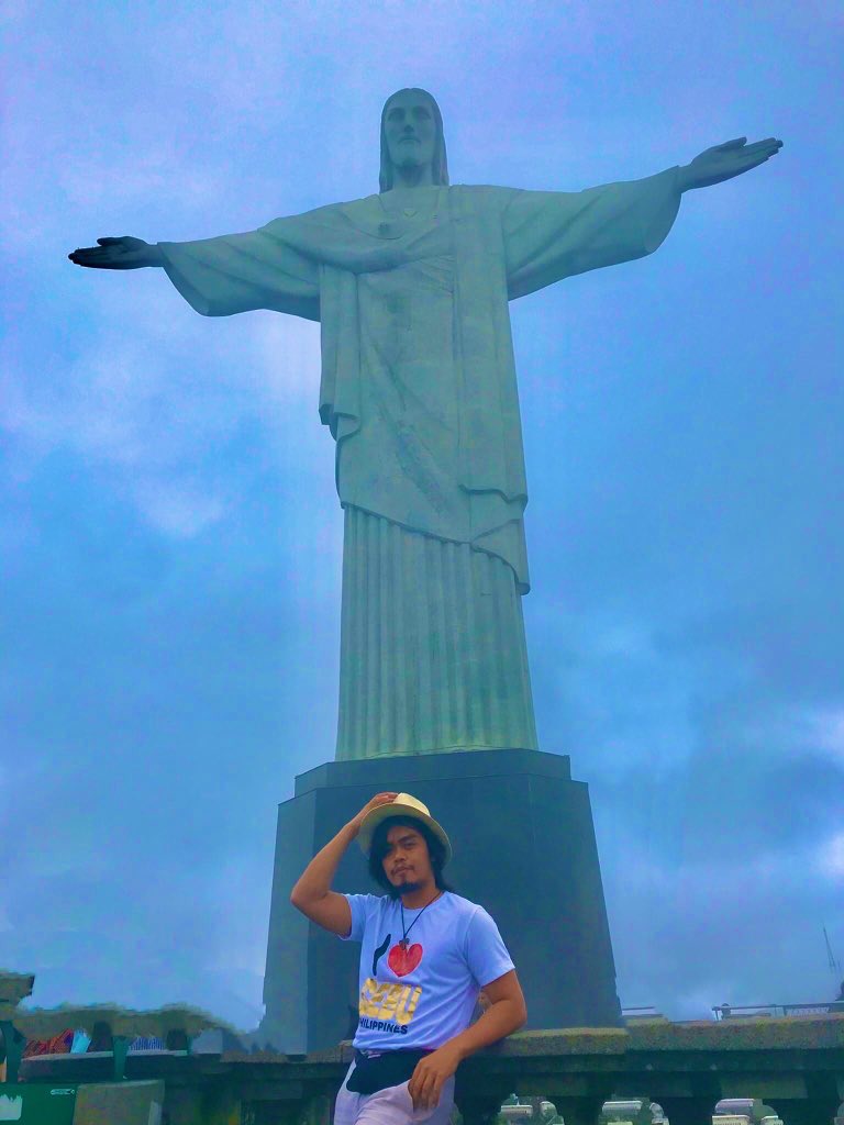 MasterEd2893's tweet photo. Miss ko na mag travel at the same time doing my passion😔❤️❤️❤️
#theater 
#actorslife 
#wheninrio
#RiodeJaneiro https://t.co/xNvBOfDAoU