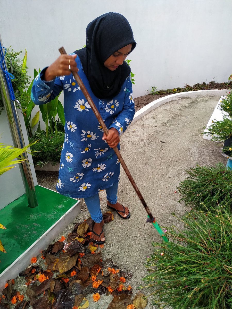 MaalhendhooFNK's tweet photo. ނ.މާޅެންދޫ ބްރާންޗް ސާފުކުރުމުގެ މަސައްކަތް ފެށިގެން ކުރިއަށްދަނީ! 
#FNKCleaningDay
#TeamFeanka https://t.co/6weIyupjoT
