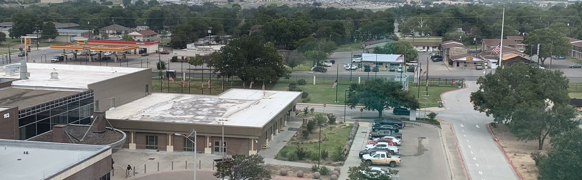 Our COVID unit is on top floor- this usually reminders us of a whole 🌍 out there.  

Today, as I scoped my first delta since my sabbatical I see 50 flags at half-staff.

Everyone is walking wounded w/ invisible wars.  Be kind.

Reach out and #LoveYourNeighbors
🥰🥺💕🙏😷💉🤗