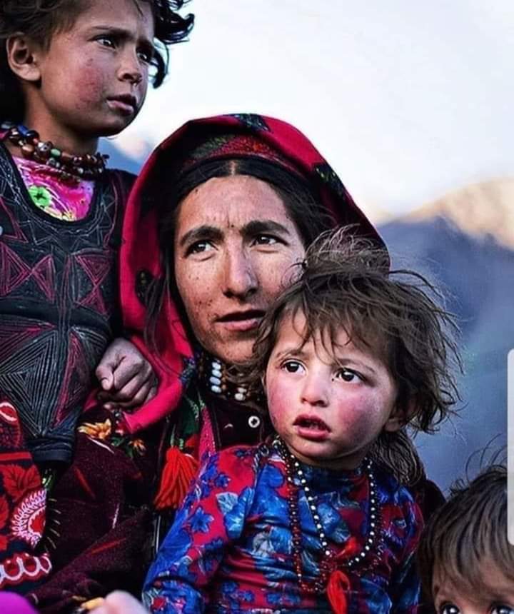 Dünyanın bütün sabahları için bir bilet al.. 
Ama umutsuz bir yerden olmasın..
#Günaydın Dostlar canlar Emekçiler Yoldaşlar💕
#cumartesi
#Umuda 💜
#CumartesiAnneleri857Hafta