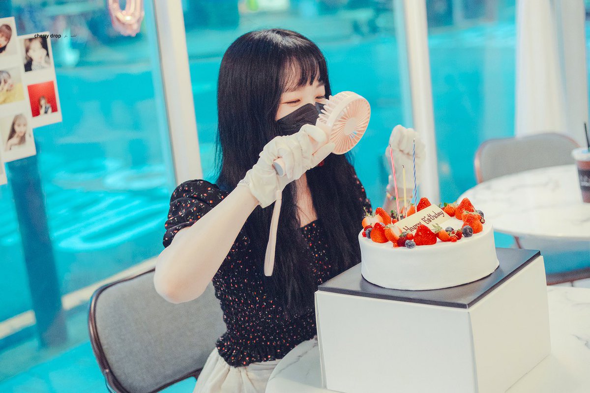 timeto_cherry's tweet photo. 200828 생일카페

#에이프릴 #레이첼 https://t.co/DFj7FJtxrA