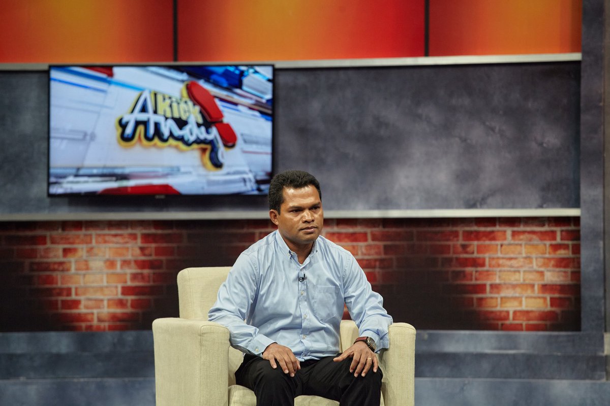 Saat memulai usaha di bidang pertanian Gestianus Sino harus mencungkil batu di tanah seluas seribu meter persegi yang dibelinya. Kegiatan mencungkil batu itu dilakukan Gesti selama dua tahun. Tonton <a href="/KickAndyShow/">Kick Andy Show Official</a> eps Jembatan Langit Minggu 29 Agustus PKL 19.05 wib <a href="/Metro_TV/">METRO TV</a>