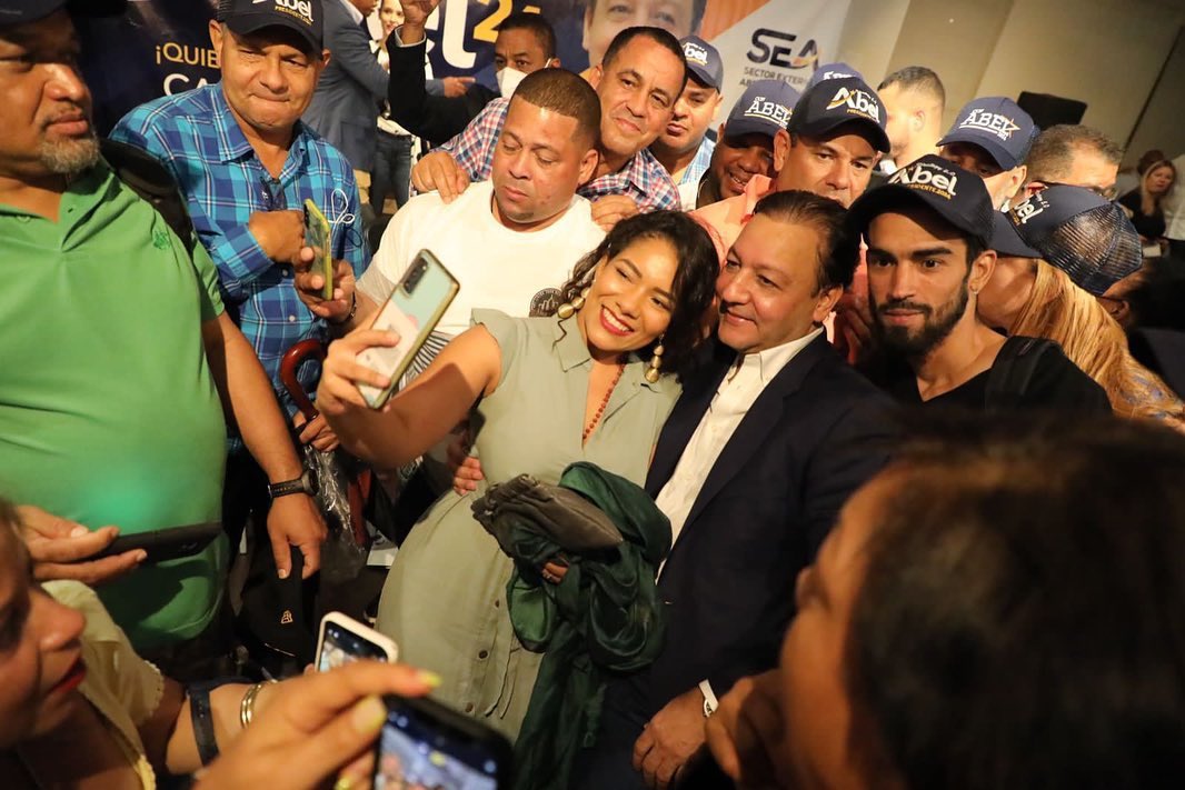 ConfiamosA's tweet photo. Abel Martínez fue recibe un contundente apoyo en New York.

#AbelPresidente #Abel24
#AbelEnNuevaYork #ConfiamosenAbel https://t.co/Jc7FIUdAcM