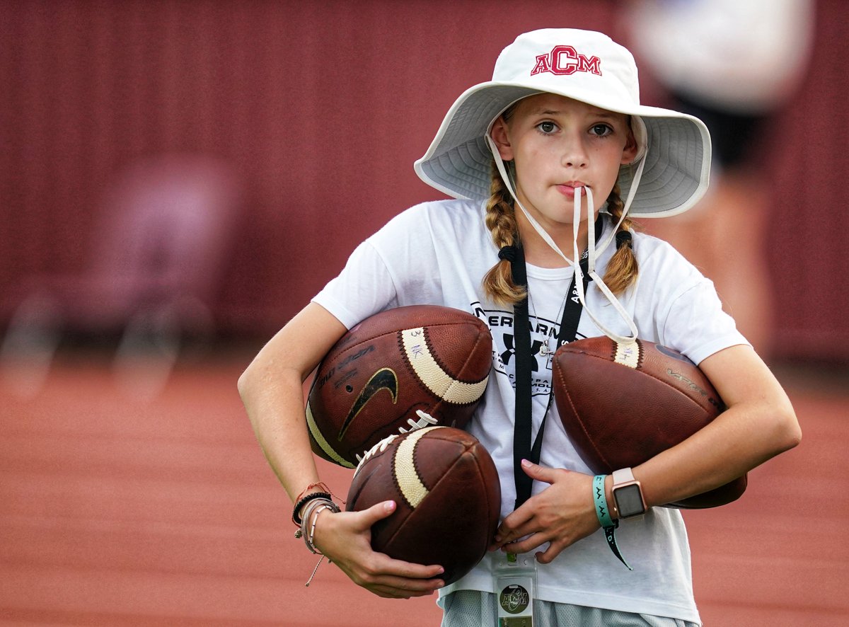 And just like that, we are back under the Friday night lights. <a href="/WacoUFootball/">Waco University Football</a> vs <a href="/ConsolFootball/">A&M Consolidated Football</a> gallery on <a href="/MaxPreps/">MaxPreps</a> @AMCHSWeb <a href="/AMCHSTigerClub/">Consol Tiger Club</a> <a href="/CSISD/">College Station ISD</a> #football #texas #maxpreps #sony 
Instagram --> instagram.com/craftism/
MaxPreps ---> rb.gy/qib73f