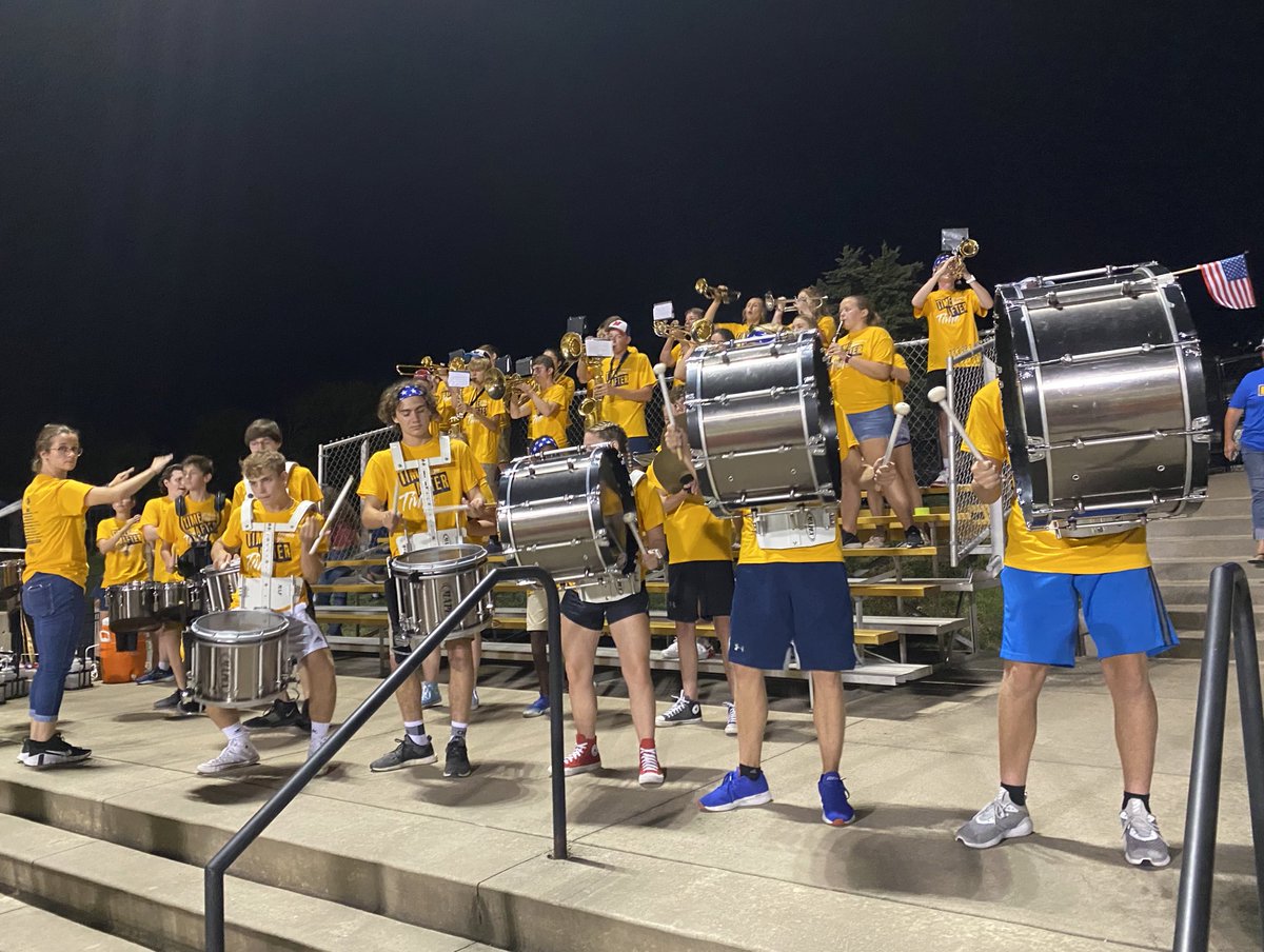 FrauTholen's tweet photo. Super proud of our fan section leaders for leaving the *entire* bleachers spotless! And hey, that party cheer, eh? #WeAreBorgia https://t.co/xoOtl4S4h1