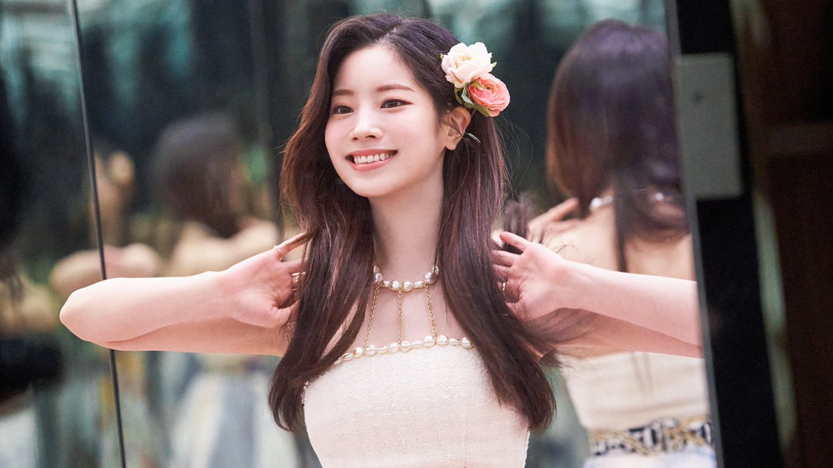 KDHLOOKS's tweet photo. Dahyun has the prettiest smile
#DAHYUN #다현 https://t.co/uZ9UxI1bon