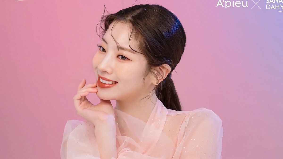 KDHLOOKS's tweet photo. Dahyun has the prettiest smile
#DAHYUN #다현 https://t.co/uZ9UxI1bon