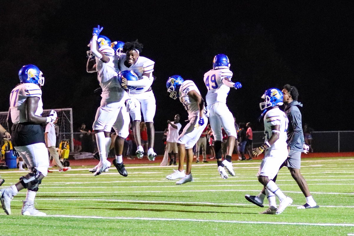 shachu's tweet photo. Had fun trying out our new camera lens tonight. Congrats @tupelofootball on your first win of the season. #GoWave #tpsd https://t.co/qz1ANT8hrN