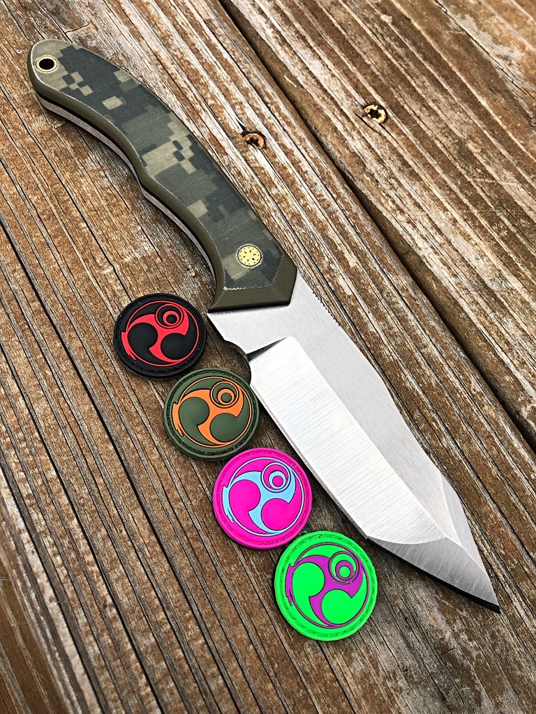 KevinCo55931013's tweet photo. Friday night-
#jbergmanknives
#fixedbladefriday
#ryukyusoul #rangereyes https://t.co/6IgEipgnes