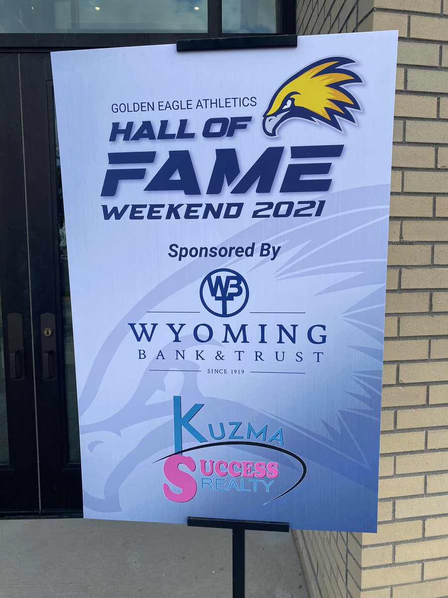 addleman_billy's tweet image. Great evening meeting the inaugural class of LCCC Athletics Hall of Fame, including Coach Halverson, Coach Walter and 1986-87 MBB Team. #HOF #TakeFlightLCCC