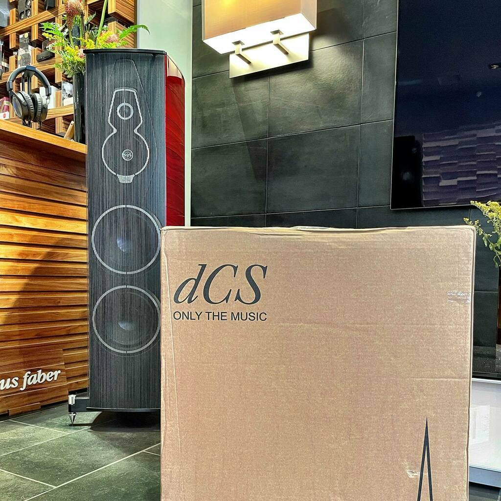 AudioVenue's tweet photo. dCS and Sonus faber Amati Tradition, sublime combination. #dcs #dcsrossini #dcsrossinilondon #rossiniplayer #sonusfaber #amati #amatitradition #luxuryhifi #dcsonlythemusic #hifisystem #audio #music #musiclovers #playback #hifi #maidenhead #ealing #w5 @… https://t.co/4teoqa6GGC https://t.co/02y4NOw0iX