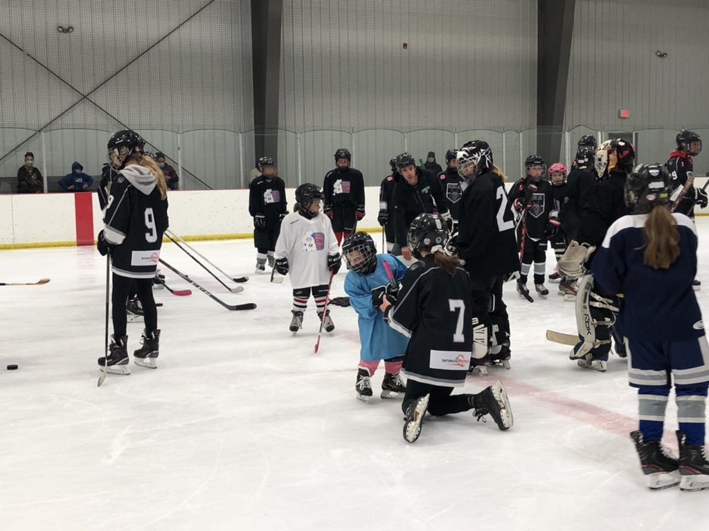 BCHockey_Female's tweet photo. Fantastic evening for a Female Esso Funday in Williams Lake tonight! 18 young female players with mentors from @wlmha_news and @NCapitalsfmaaa #essofunday https://t.co/SvvLKewZCJ