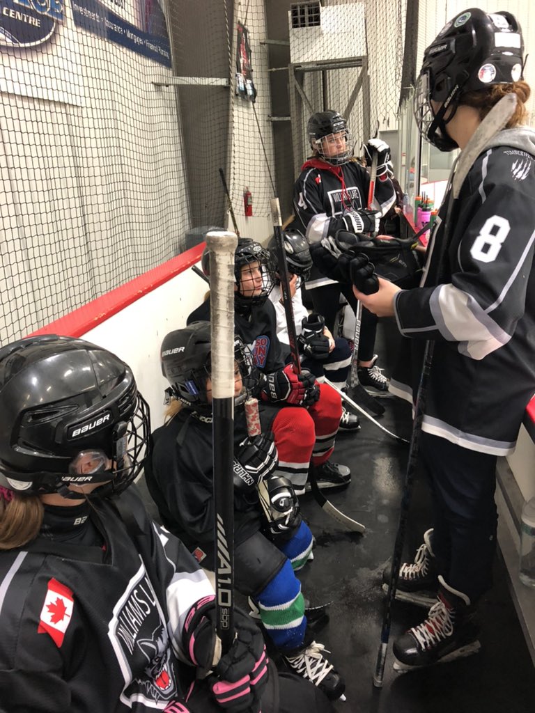 BCHockey_Female's tweet photo. Fantastic evening for a Female Esso Funday in Williams Lake tonight! 18 young female players with mentors from @wlmha_news and @NCapitalsfmaaa #essofunday https://t.co/SvvLKewZCJ