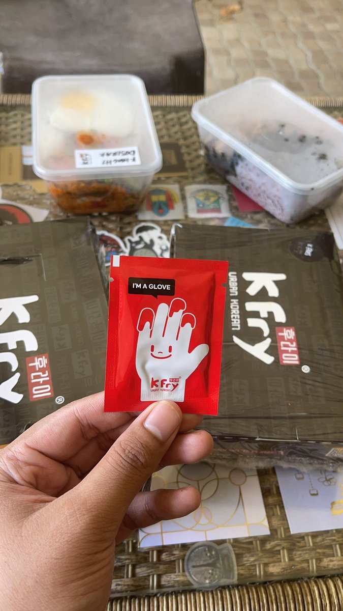 HelpZhafir's tweet photo. Siapa guna glove makan ayam goreng kita tak geng. https://t.co/g63Qas5LZo