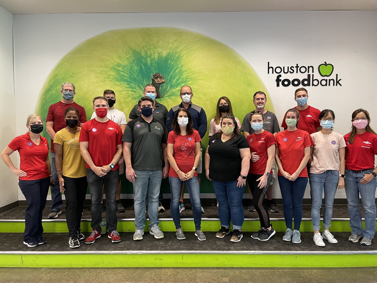 ToddOGuidry's tweet photo. It was another great day with #TeamDow at @HoustonFoodBank! #EngagingforImpact #helpie https://t.co/uJyDmSupLu