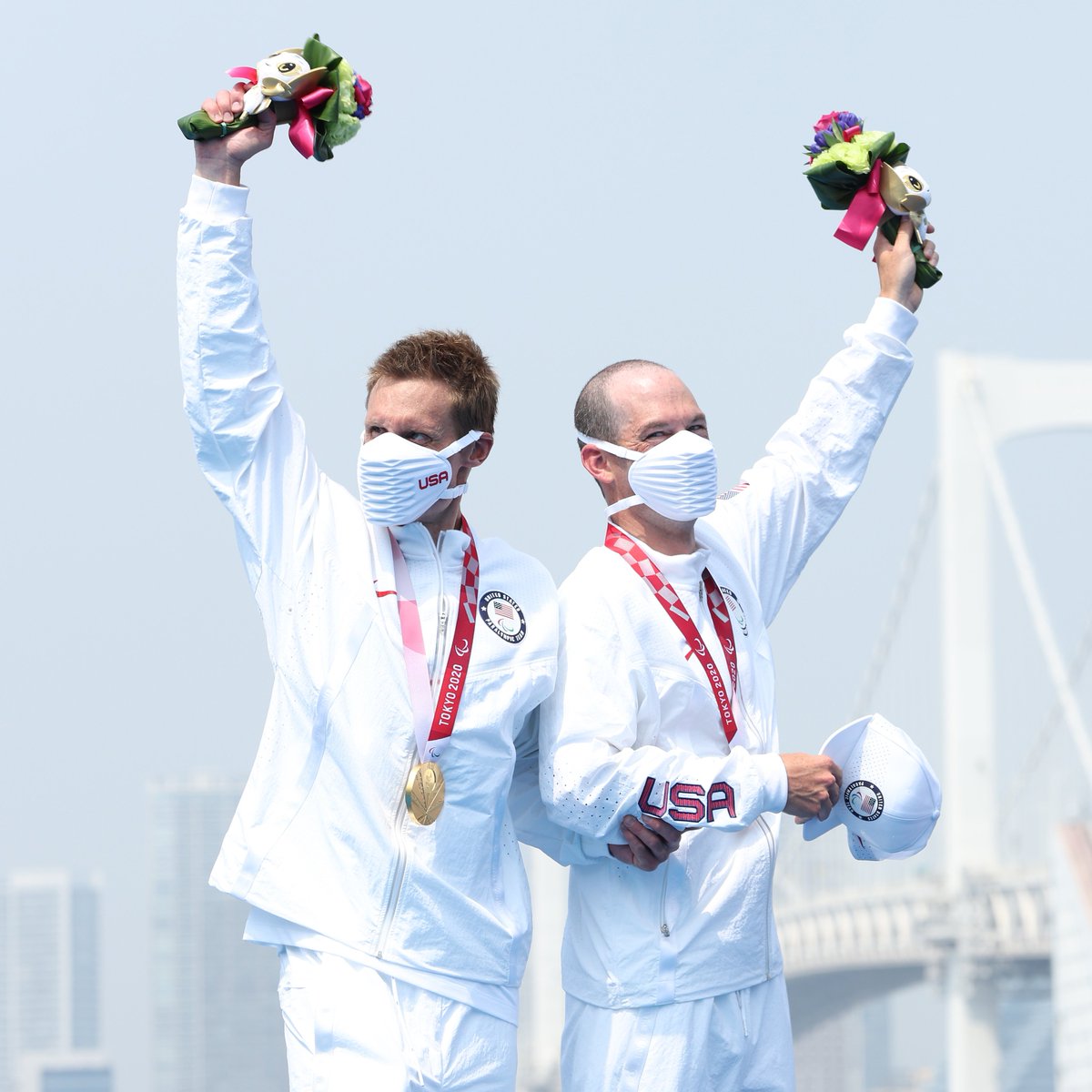 This is what pure joy looks like 🤗 #TokyoParalympics

<a href="/BradSnyderUSA/">Brad Snyder</a> x <a href="/Grillington/">Greg Billington</a>