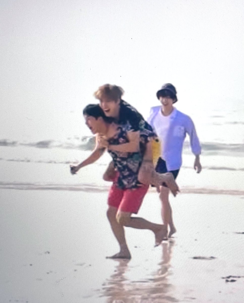 sambakjaa's tweet photo. greatest joobebe having the time of his life akgsjsgs pls we get it, he's yours 🤧 #민혁 #주헌 https://t.co/nJ873RvHij