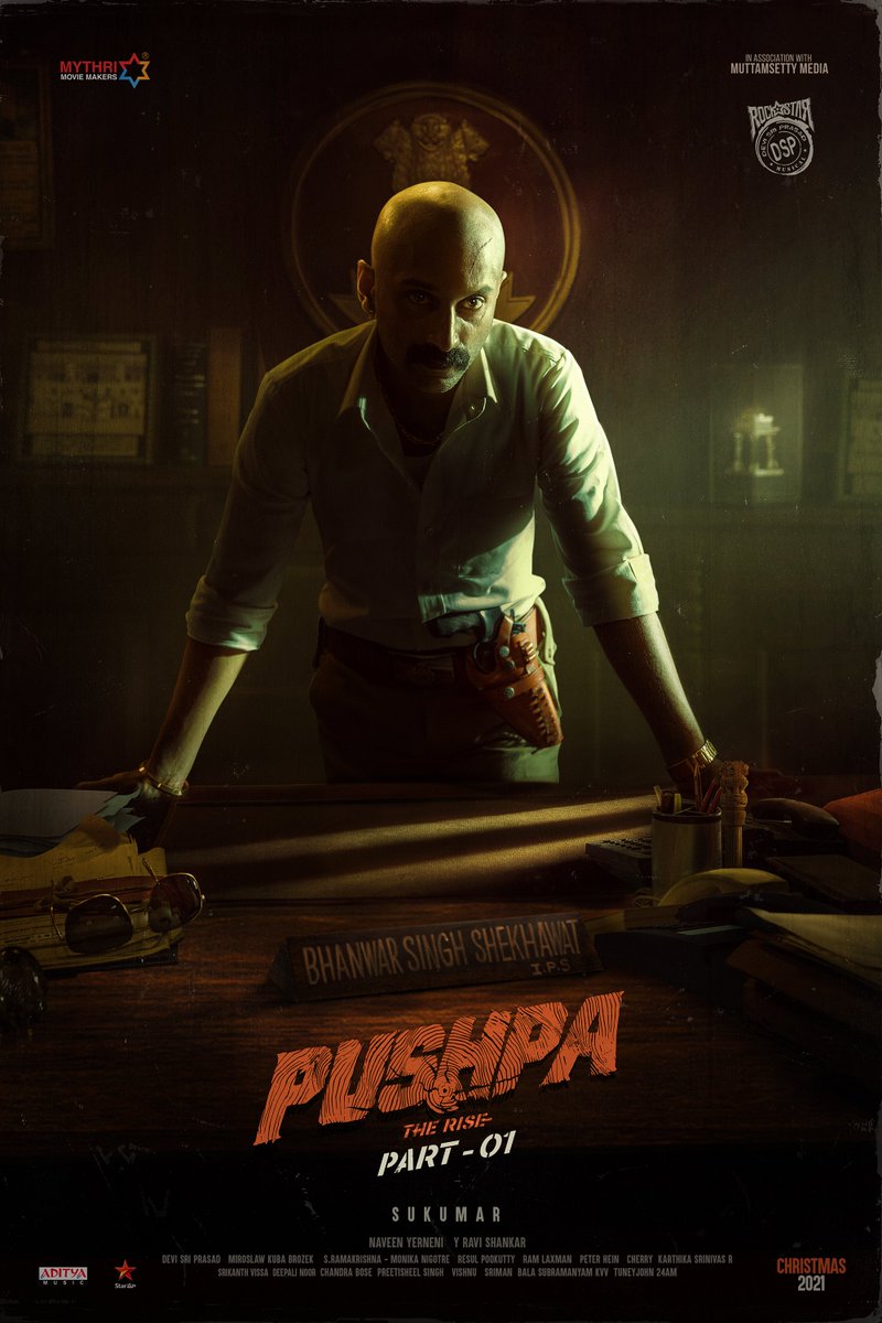 PushpaMovie's tweet photo. Meet the #VillainOfPushpa 🔥

The most talented #FahadhFaasil turns into menacing BHANWAR SINGH SHEKHAWAT(IPS) to lock horns with our #PushpaRaj 👊

#PushpaTheRise 
#ThaggedheLe 🤙

@alluarjun @iamRashmika @Dhananjayaka @aryasukku @ThisIsDSP @resulp @adityamusic @MythriOfficial https://t.co/P0yNiX0Ruo