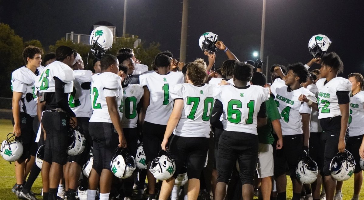 Football_NLHS's tweet image. 1 Week, 2 Hawks Wins!!! #GoHawks #respecttheflight #buspass @NLHS_SportsInfo
