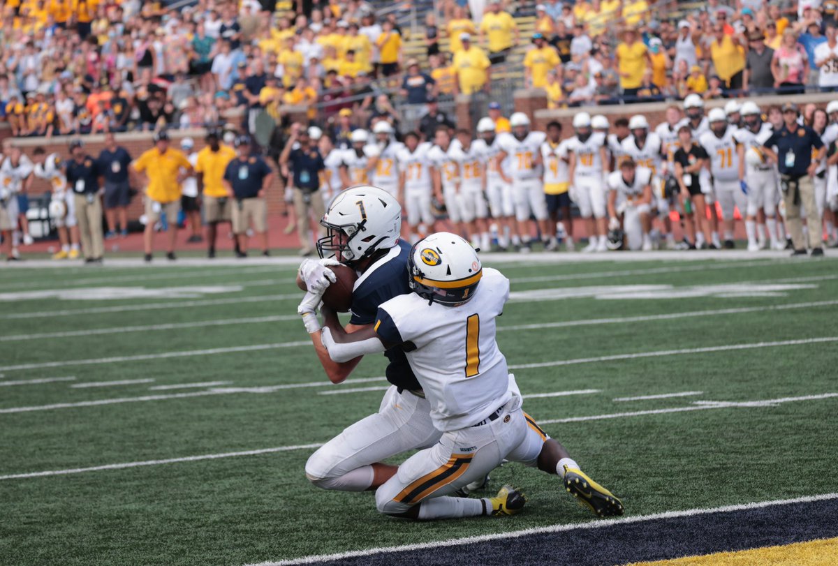 TranLongmoore's tweet photo. Can't forget the tackle Max made, or there is no goal line stand. https://t.co/ukER9dc48y