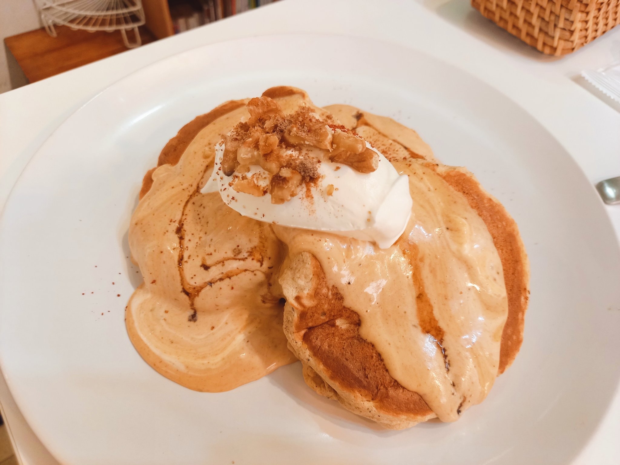 トマちゃん ずっと気になっていた 湘南台駅 Cafe Kokopelli 全粒粉のチャイパンケーキ 全粒粉 はじめて 口いっぱいにチャイが広がった 一緒に頼んだ牛肉100 のハンバーガーもパンがとっても美味しかった 2人で3000円越えでちょっと高かったけども
