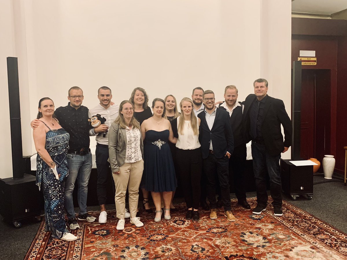 esz_emergency's tweet photo. Diplomfeier nach den 3G-Richtlinien! Wir konnten mit einem würdigen Anlass unsere frischdiplomierten Rettungssanitäter und Rettungssanitäterinnen verabschieden. 

#emergency #ESZ #immereinenschrittweiter
#Diplomfeier #rettungssanitäter #rettungsdienst https://t.co/uMxbjoMpVU