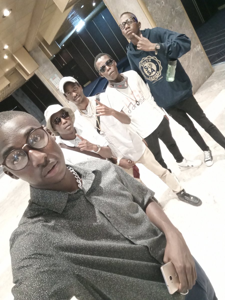 TakudzwaManando's tweet photo. "Magadzirira maspeech here" as @Planet_Dodger greeted us at the @ZimHipHopAwards last year. The blogger community, writers and content creators will forever feed from the work left by Donald.  #RIPDodger #ZimHipHop #ZimSphere https://t.co/fIUd8gMS1m