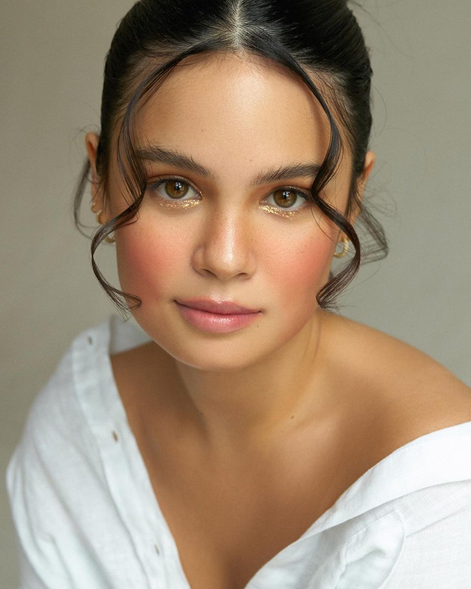 leilasarmy_ph's tweet photo. repost from antheabueno • 🌸✨ leilalcasid ✨🌸
BTS video of this look is up on my yt channel. Link in my bio 🥰
Photo and #MakeupbyAntheaBueno
Hair carloroblico
Studio shutterspacestudios 
#beauty #makeup #leilaalcasid https://t.co/Q8irorNefg