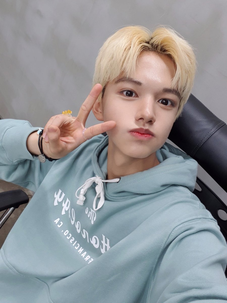 <trans📑>
เอลสึ! ในวันหยุดทุกคนทำอะไรกันบ้างหรอครับ?☺
#BAE173 #비에이이173
#BIT #빛