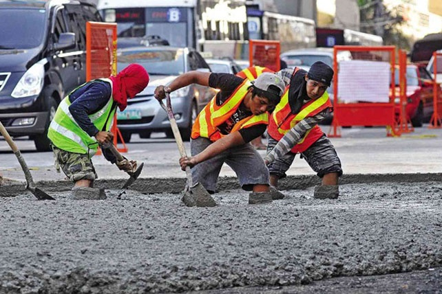 JasFajardo3's tweet photo. "If you can’t excel with talent, triumph with effort"- Dave Weinbaum

Walang SCTEX or CAVITEX kung hindi dahil sa inyo saludo sa mga construction worker natin. #BayaniKoTo https://t.co/I02ueFMSqx