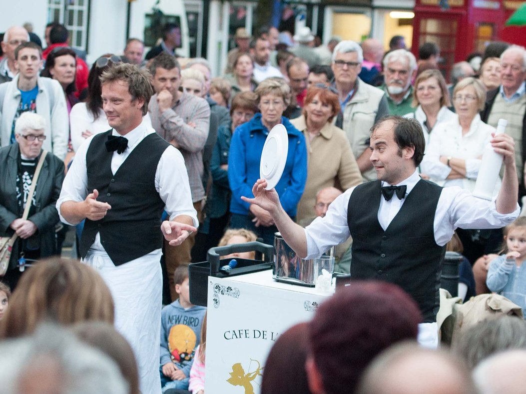 Encore un fois <a href="/NWLeics/">NWL District Council</a>? Nes Pas, but today we'll spread our luurve to le beautiful Ashby-de-la-zouch. Bonsoir!