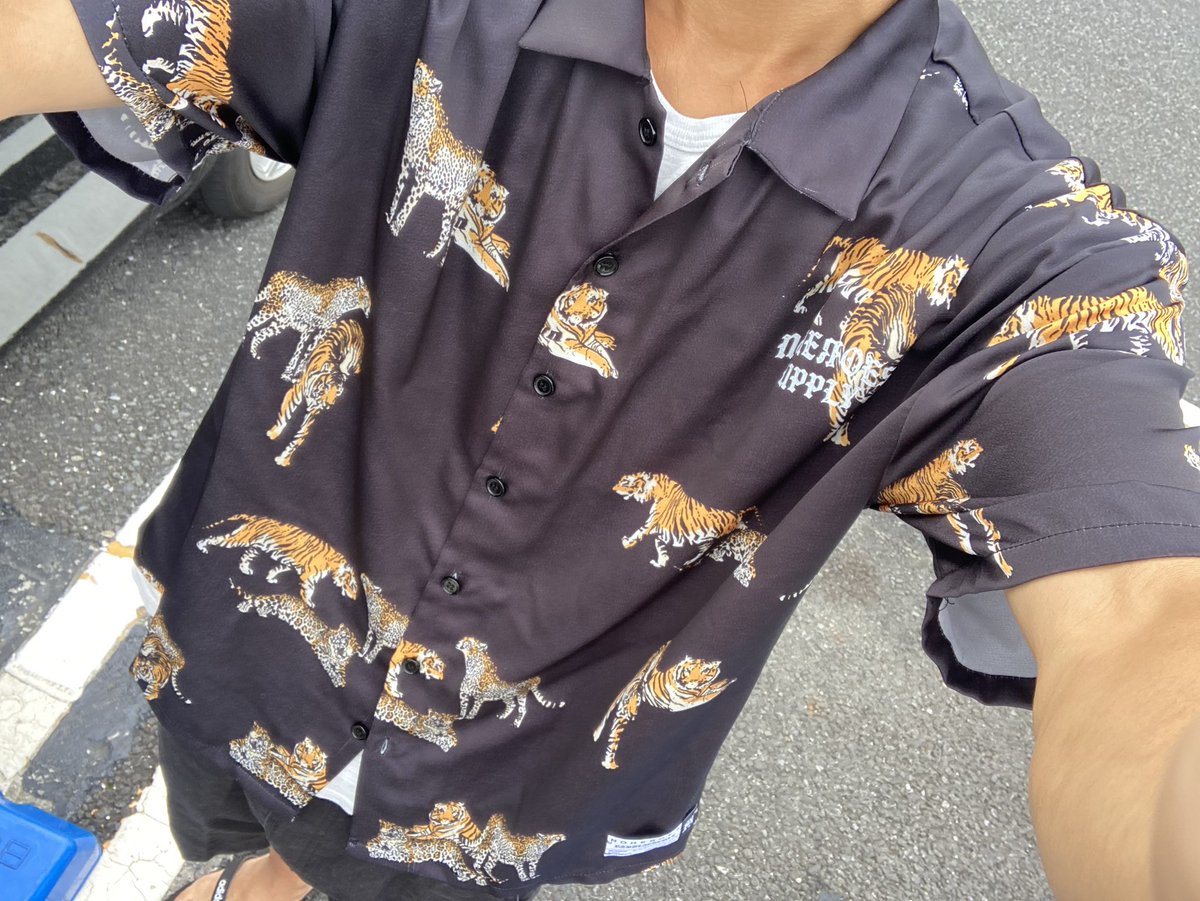 MATsu0826's tweet photo. 午前中は娘の散髪へ
やっと着れた😎🐅
#NOHEROES
#Tigerpattern https://t.co/qO1BKmiHcE
