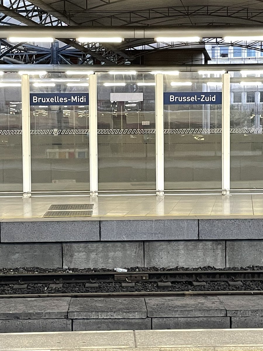 Je quitte Bruxelles après une courte nuit direction Strasbourg ! Rdv chez Philibert à 14h les amis ! cc <a href="/antoinebeon/">Antoine Béon</a> <a href="/hachetteheroes/">hachetteheroes</a> <a href="/Philibertjeux/">Philibert Jeux</a>