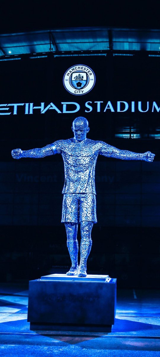 jayyyIzzo's tweet photo. Wayne Rooney Has Been Honoured With A Statue Outside The Etihad https://t.co/oYVKdYeYYp