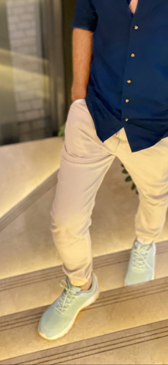 #يخبرني_الصباح 

صبآح الخير في ضل الايام الحُلوه ، والناس لللي قلوبها تشابهه الغيمّ 🕊♥️.