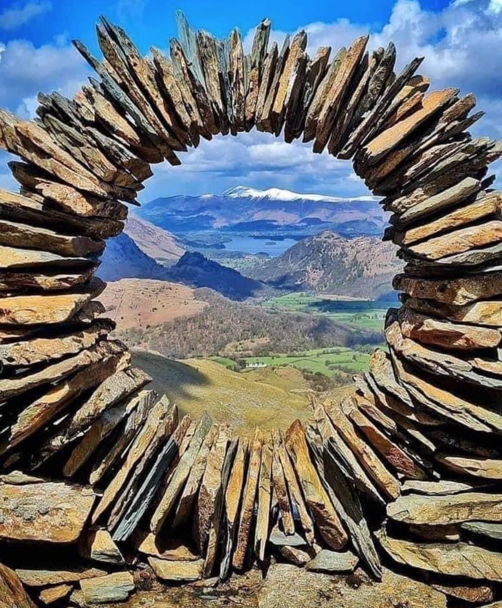 salondelynn's tweet photo. EARTH https://t.co/nTuSW1mEUb