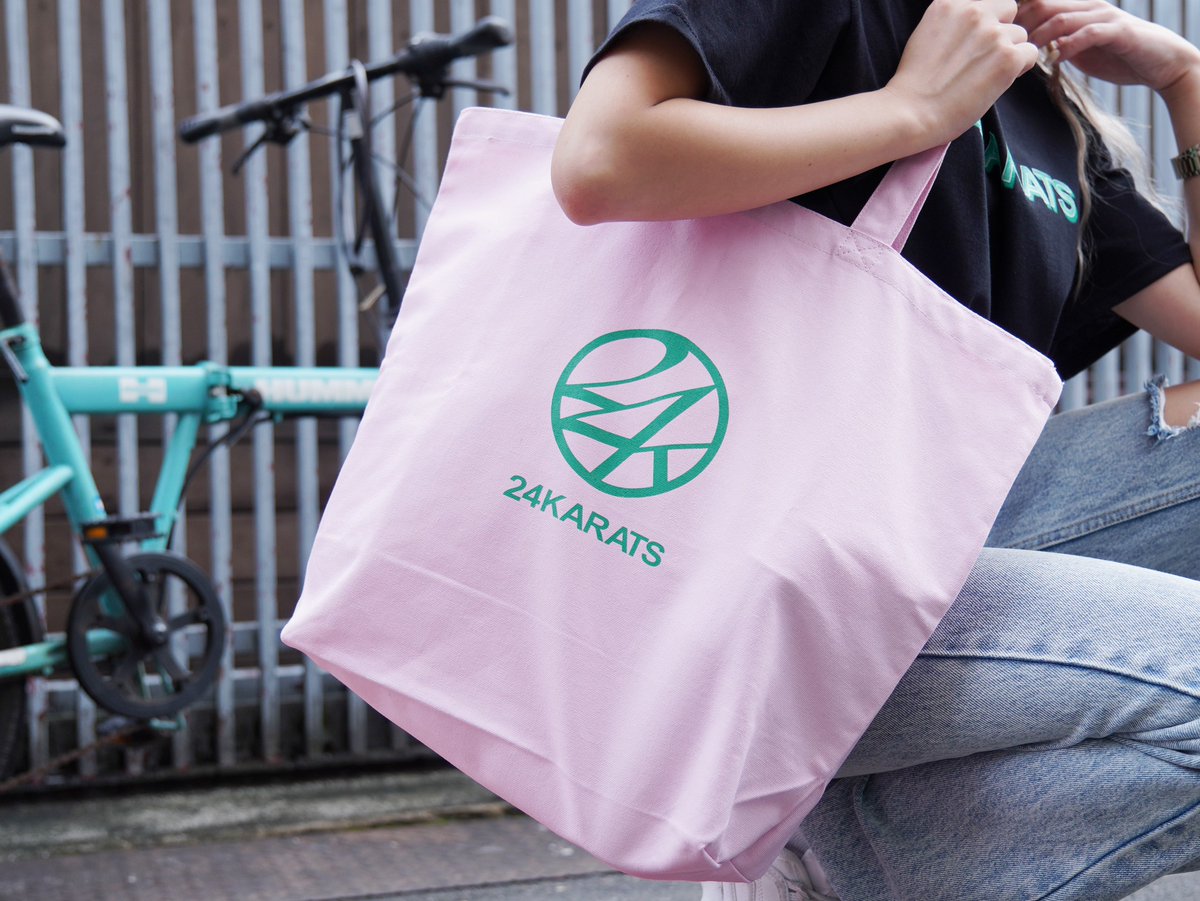 24 Logo Tote Bag】 ブランドの象徴的なロゴをプリントしたトート 