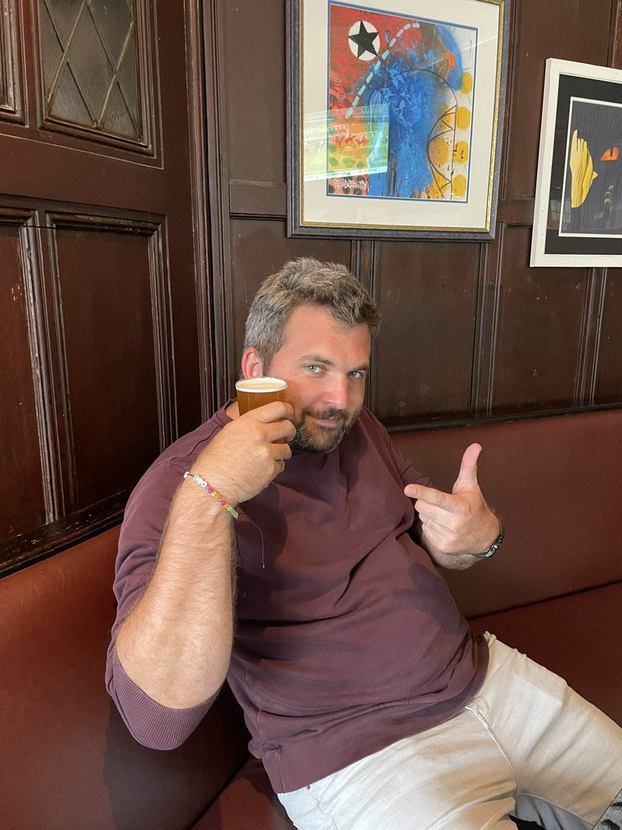 willmurray86's tweet photo. End of an era in Hull. Loved my little house on Wellesley Ave.
Thanks to my geriatric dynamic removal team of my mum & @gordonprescott6 plus local junior shotput hero & chief heavy lifter #ItComesInPints Steve! https://t.co/YnAnBdkIJZ